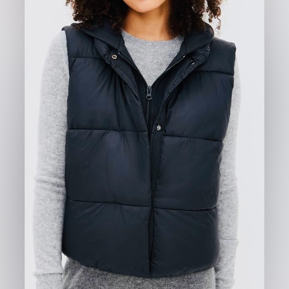 Theory Down Fill Puffer Vest. Medium. NWT